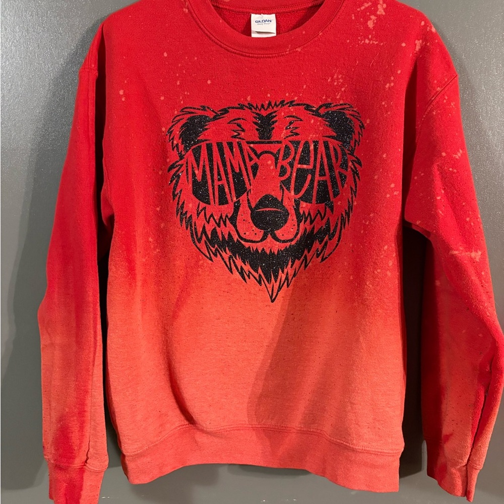 Woman’s Red splatter Bear Graphic MAMA BEAR sweatshirt SZ-MED